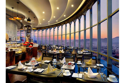 西式高級餐廳服務(wù)員的餐桌禮儀