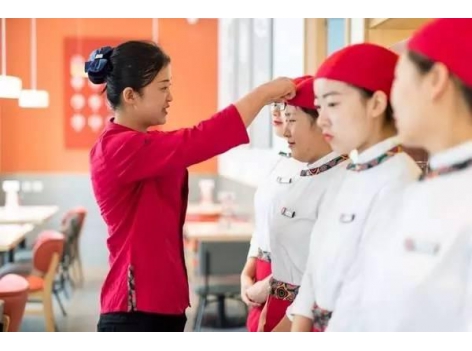 想讓員工心服口服，餐飲管理人員必須要懂得這三個(gè)溝通技巧！