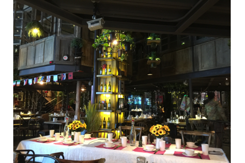 怎么去搭配？主題餐廳餐桌椅