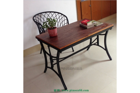 實(shí)木桌椅比板式桌椅有什么優(yōu)勢(shì)？