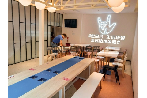 讓深圳品森家具來給你講解老榆木火鍋?zhàn)涝趺炊ㄖ?><div><h3>讓深圳品森家具來給你講解老榆木火鍋?zhàn)涝趺炊ㄖ?/h3><p>讓 深圳品森家具 來給你講解老榆木火鍋?zhàn)涝趺炊ㄖ?要想做一家好的仿古火鍋餐飲店面，必須做老榆木火鍋?zhàn)龅亩ㄖ?。也許很多人認(rèn)為店面形象的載體，不僅僅是店面裝修的標(biāo)準(zhǔn)，和室...</p><p>2019-11-28</p></div></a></li><li><a href=